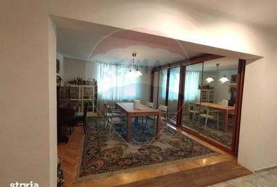 Casă cu 8 camere cu Teren 982 Mp în Central - 11