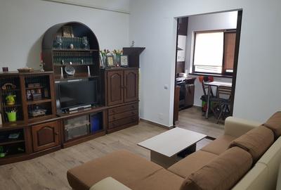 Apartament cu 2 camere semidecomandat, mobilat în Central