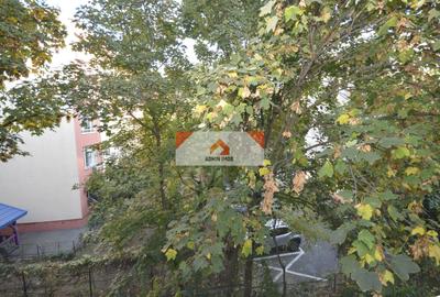 Apartament cu 3 camere decomandat în Giurgiului