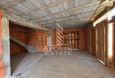 Casă cu 5 camere cu Teren 1324 Mp în Sacoșu Turcesc