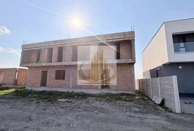 Casă cu 8 camere cu Teren 250 Mp în Săcălaz