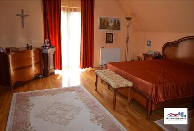 Casă cu 8 camere cu Teren 1000 Mp în Sângeorgiu de Mureș - 7