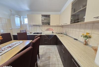 Casă cu 4 camere cu Teren 320 Mp în Central