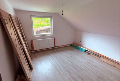 Casă cu 5 camere cu Teren 1000 Mp în Ceuaș - 20