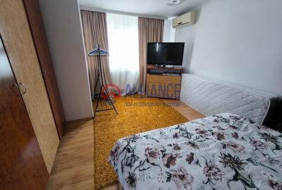 Casă cu 10 camere decomandat cu Canalizare în CET - 9