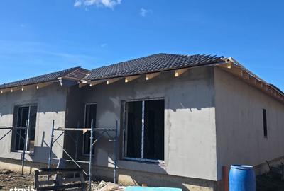Casă cu 4 camere cu Teren 650 Mp în Livezeni