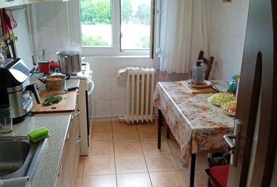 Apartament cu 3 camere semidecomandat în Colentina - 1
