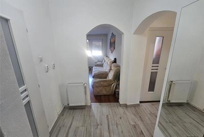 Apartament cu 2 camere decomandat în Micro II