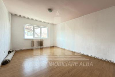 Garsonieră decomandată, mobilată în Cetate