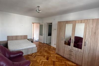 Apartament cu 4 camere semidecomandat, mobilat în Alexandru cel Bun - 1