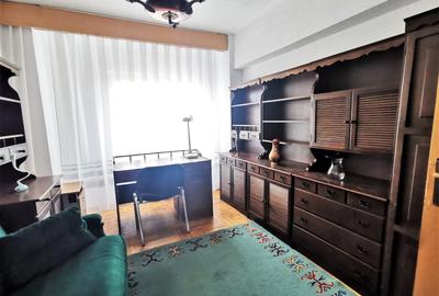 Apartament cu 3 camere în Mărăști