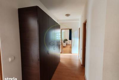 Apartament cu 3 camere decomandat, mobilat în Ștrand