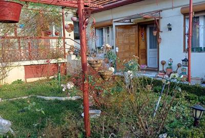 Casă individuală cu 5 camere cu Teren 200 Mp în Central - 1