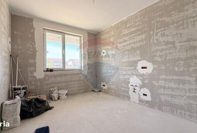 Casă cu 4 camere cu Teren 200 Mp în Dobroești
