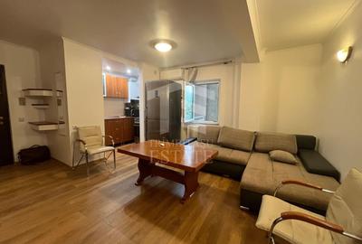 Apartament cu 3 camere semidecomandat, mobilat în Central