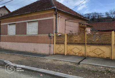 Casă individuală cu 5 camere cu Canalizare în Central - 1