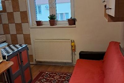 Apartament cu 2 camere nedecomandat, mobilat în Rahova