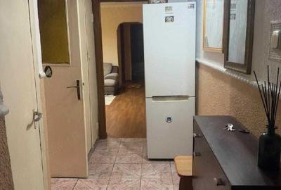 Apartament cu 3 camere semidecomandat în Micro 3