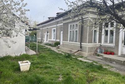 Casă cu 6 camere cu Teren 637 Mp în Central