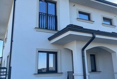 Casă cu 4 camere în Dumbrăvița
