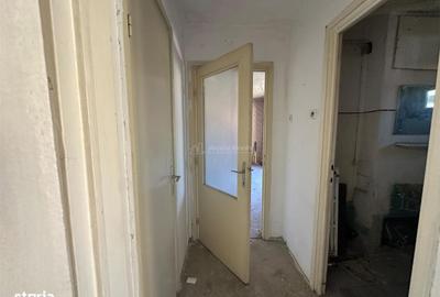 Apartament cu 3 camere semidecomandat în Central