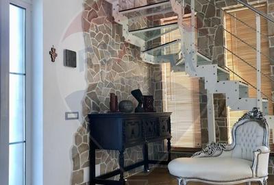Casă cu 5 camere cu Teren 700 Mp în Central - 12