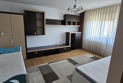 Apartament cu 3 camere semidecomandat în Dosu Bricii