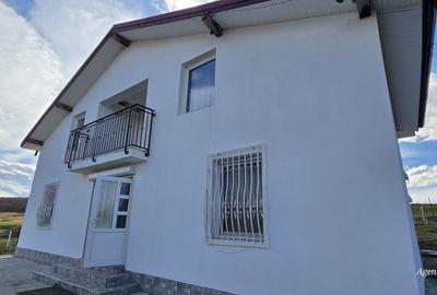 Casă cu 4 camere cu Teren 1400 Mp în Mihai Eminescu