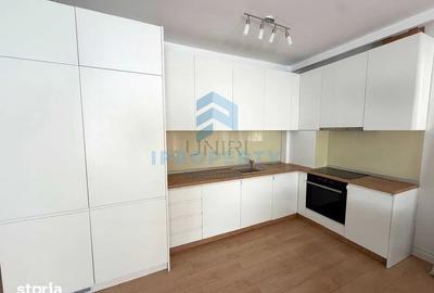 Apartament cu 3 camere semidecomandat în Centrul Civic