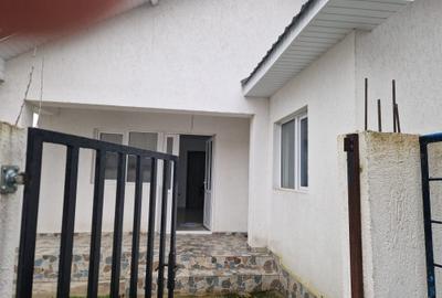 Casă individuală cu 3 camere cu Teren 180 Mp în Est - 1