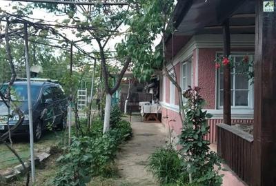 Casă cu 3 camere cu Teren 1300 Mp în Nuci - 1