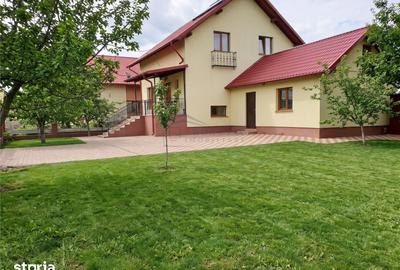 Casă cu 4 camere cu Teren 700 Mp în Șcheia