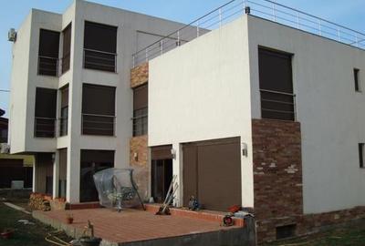 Casă cu 6 camere cu Piscina în Drumul Taberei