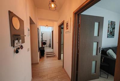 Apartament cu 2 camere decomandat, mobilat în Tractorul - 5