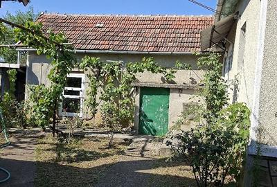 Casă cu 4 camere cu Teren 1200 Mp în Frumușeni
