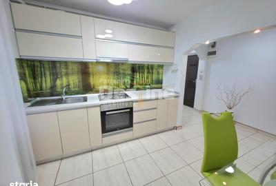 Apartament cu 3 camere semidecomandat în Militari