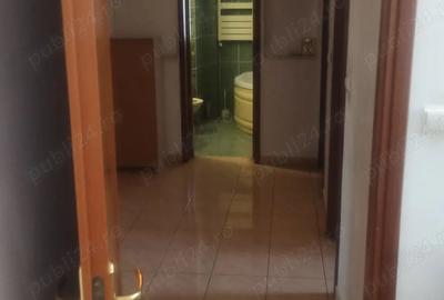 Apartament cu 3 camere decomandat în Libertății