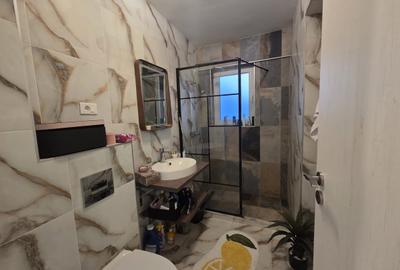 Apartament cu 6 camere semidecomandat în Metalurgiei