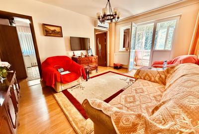 Apartament cu 3 camere semidecomandat în