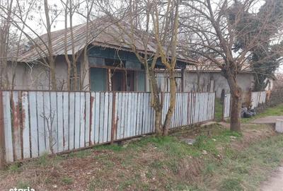 Casă cu Teren 1085 Mp în Pădureni