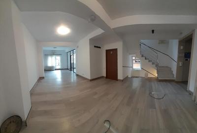 Casă individuală cu 12 camere cu Canalizare în P-ța Muncii - 1