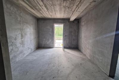 Apartament cu 2 camere semidecomandat în Tișăuți