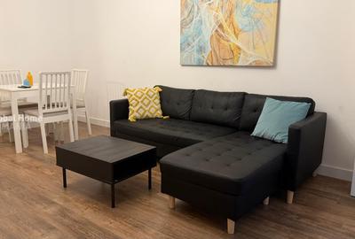 Apartament cu 3 camere decomandat, mobilat în Pajura