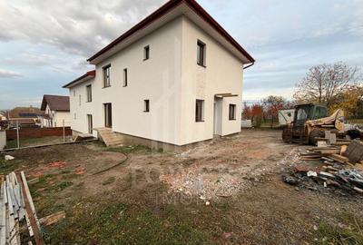 Duplex cu 4 camere cu Canalizare în Șura Mică - 2