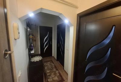 Apartament cu 3 camere semidecomandat în Metalurgie - 1