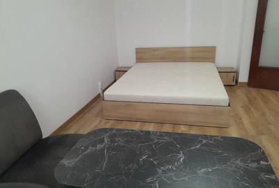 Garsonieră decomandată în Titan