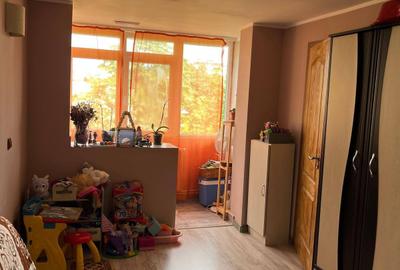 Apartament cu 4 camere semidecomandat în Micro 19 - 2