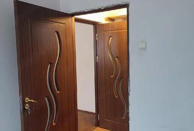 Apartament cu 2 camere semidecomandat în Craiovei