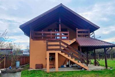 Casă cu 4 camere în Racovița