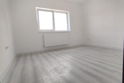 Apartament cu 3 camere decomandat în Păcurari